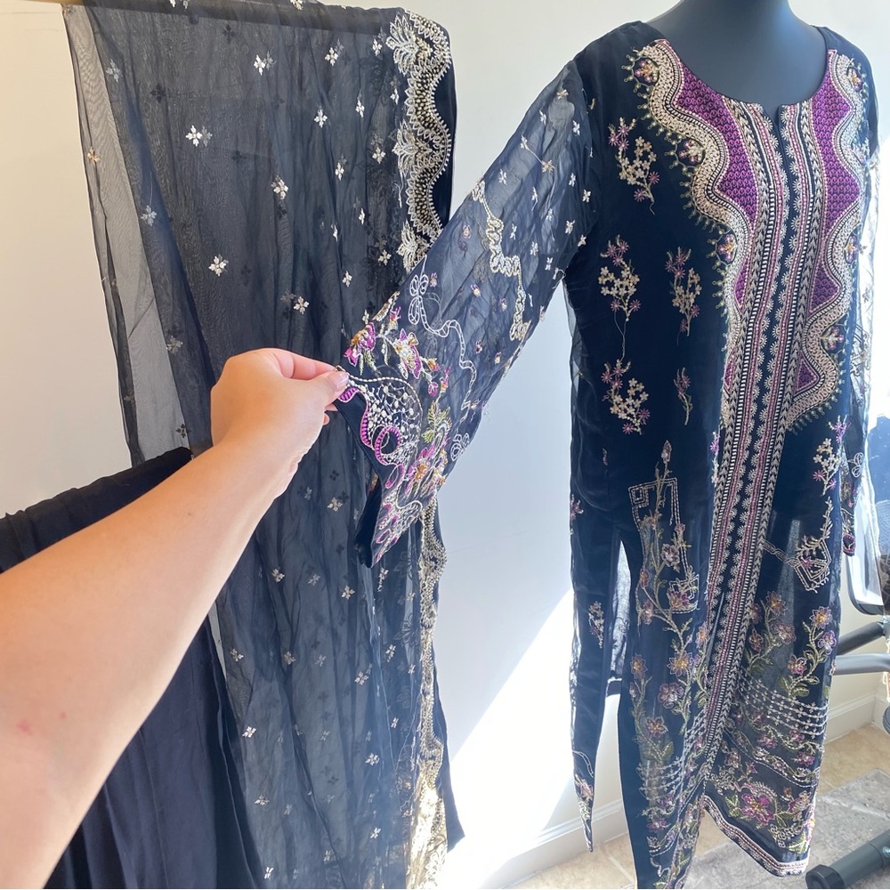 Black Mahum Asad XL Pakistani Shalwar Kameez
